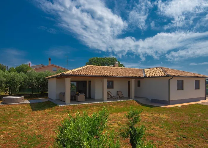 Holiday House With A Parking Space Valtura, Pula - 22784